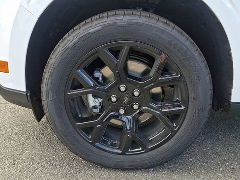 New 2025 Ford Maverick XLT w/ XLT Luxury Package image 18