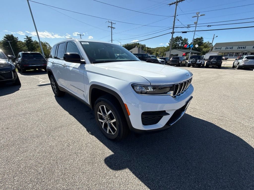 New 2027 Jeep Grand Cherokee Laredo X AWD/4WD image 7