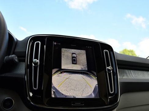 Used 2026 Volvo XC40 B5 Plus AWD/4WD image 16