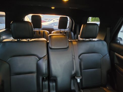Used 2017 Ford Explorer XLT w/ Equipment Group 202A FWD image 26