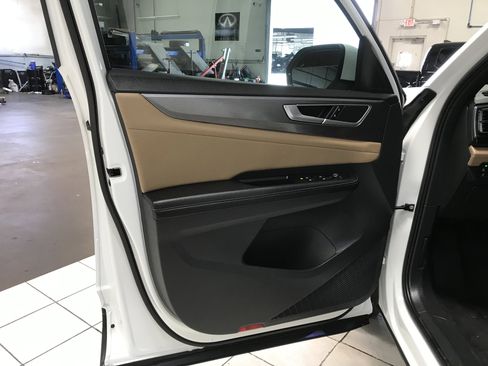 Used 2024 Volkswagen Atlas Cross Sport SE FWD image 7