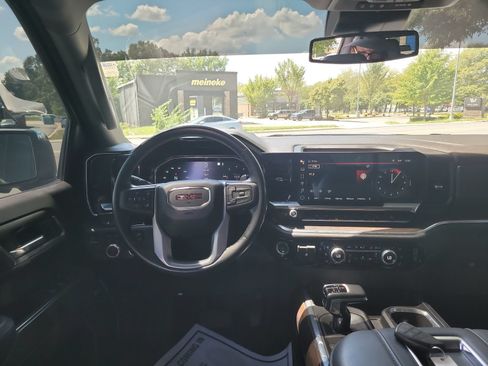 Used 2022 GMC Sierra 1500 SLT AWD/4WD image 24