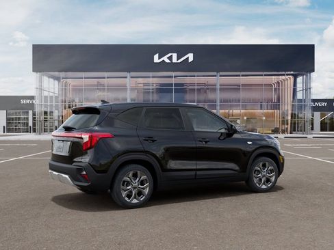 New 2026 Kia Seltos LX FWD image 4
