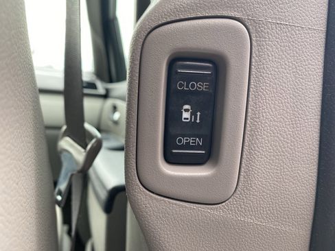 Used 2015 Honda Odyssey Touring image 16