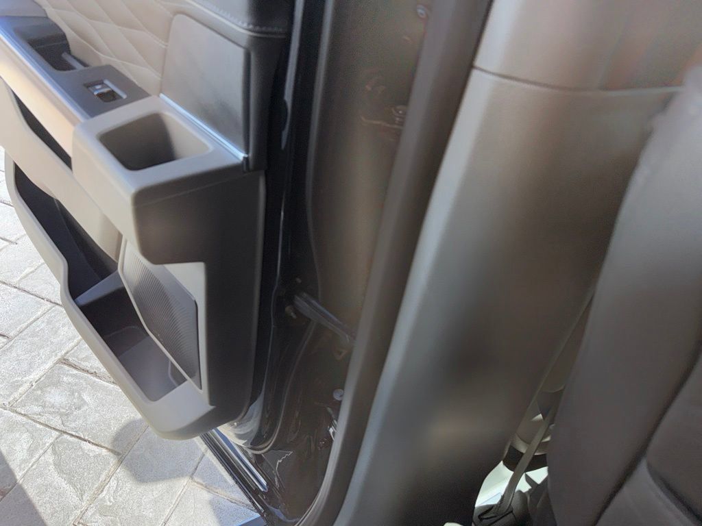 Used 2025 Ford F350 Platinum w/ Platinum Plus Package AWD/4WD image 12