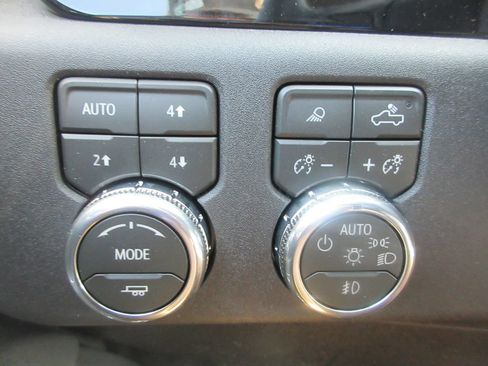 New 2026 GMC Sierra 2500 SLT AWD/4WD image 17