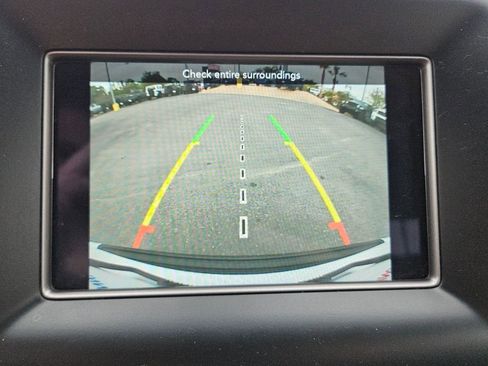 Used 2019 Jeep Grand Cherokee Laredo image 18