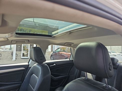 Used 2021 Volkswagen Jetta SE image 11