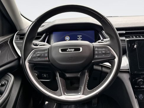 Used 2023 Jeep Grand Cherokee Laredo image 12