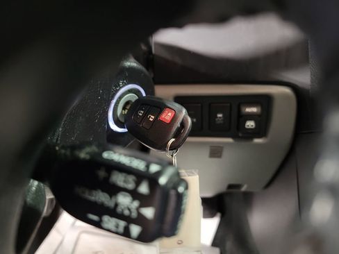 Used 2018 Toyota Sequoia SR5 image 15