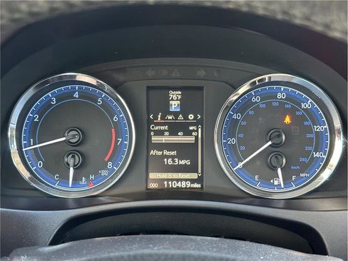 Used 2017 Toyota Corolla LE image 19