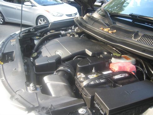 Used 2015 Ford Explorer XLT image 33