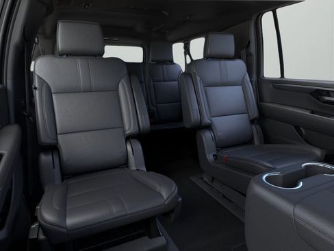 Used 2025 Chevrolet Suburban RST w/ Comfort Package AWD/4WD image 17