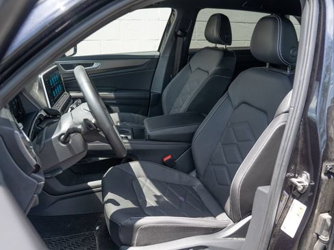 Used 2024 Volkswagen Atlas Cross Sport SE AWD/4WD image 5