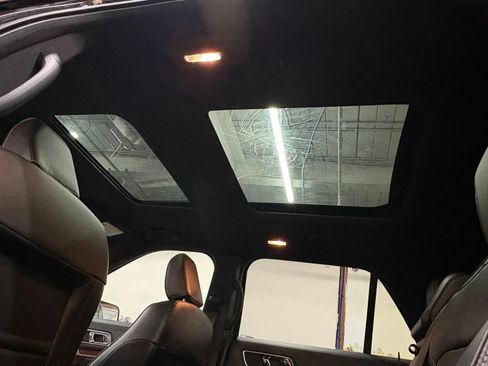 Used 2018 Ford Explorer Platinum AWD/4WD image 10