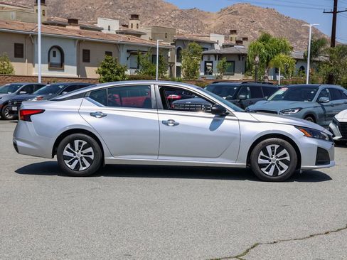 Used 2024 Nissan Altima 2.5 S FWD image 3