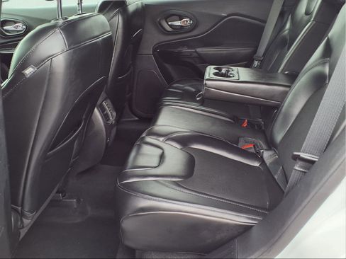 Used 2021 Jeep Cherokee Latitude Plus image 12