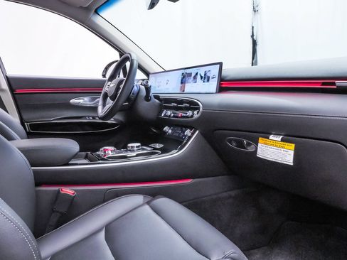 Certified 2026 Genesis GV70 2.5T AWD/4WD image 12