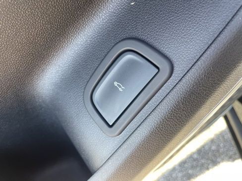 Used 2025 Buick Enclave Sport Touring image 9