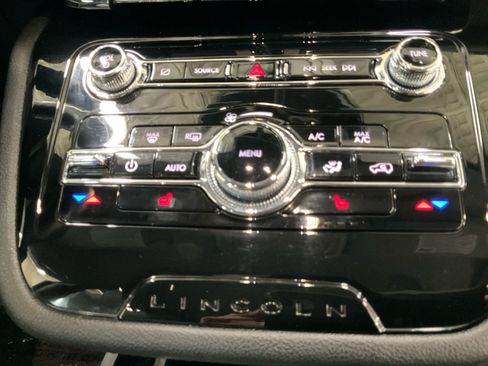 Used 2022 Lincoln Corsair AWD w/ Premium Package image 18