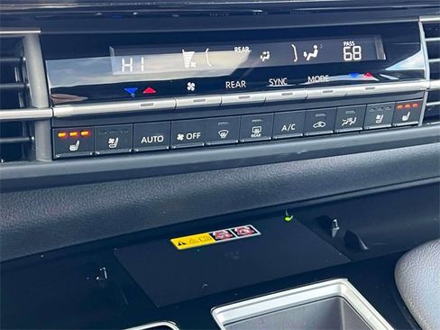 Used 2025 Toyota Sienna Platinum image 36