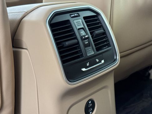 New 2026 Porsche Macan image 15