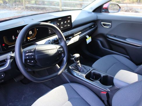 New 2025 Kia K4 LXS image 19