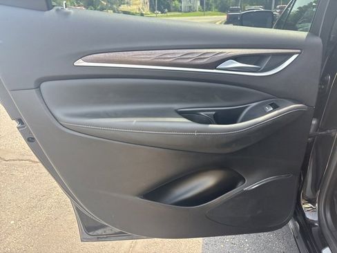 Used 2023 Buick Enclave Avenir image 15