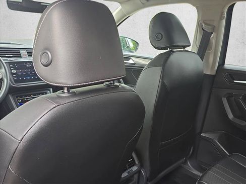 Certified 2022 Volkswagen Tiguan SE FWD image 17
