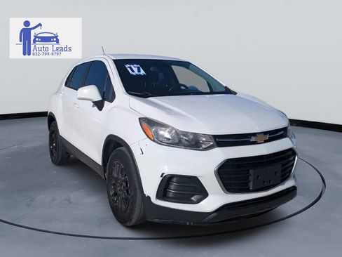 Used 2017 Chevrolet Trax LS image 2