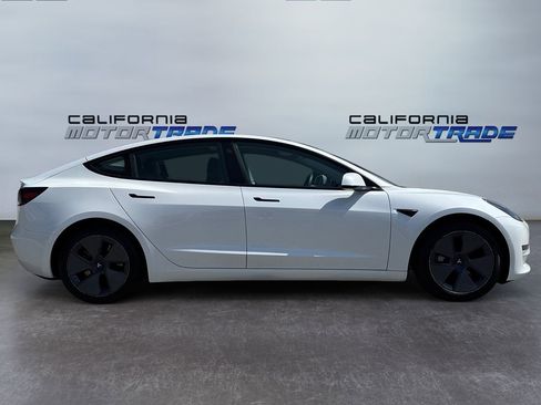 Used 2023 Tesla Model 3 Standard Range image 4
