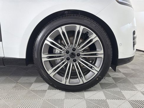 New 2026 Land Rover Range Rover SE image 35