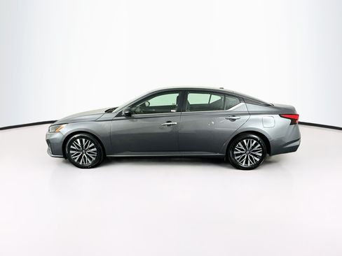 Used 2025 Nissan Altima 2.5 SV FWD image 4