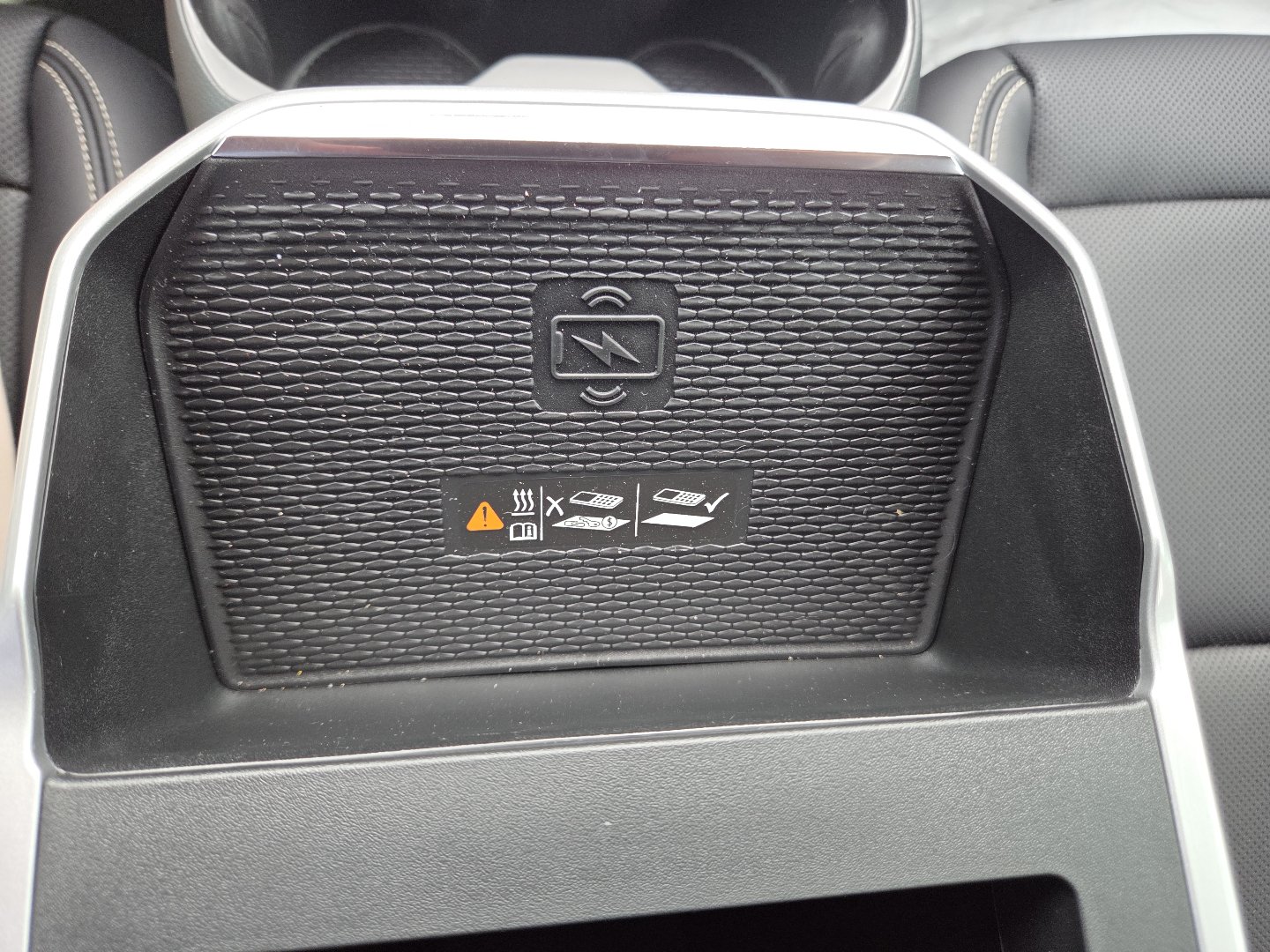 New 2027 GMC Terrain Elevation w/ Elevation Premium Package FWD image 9
