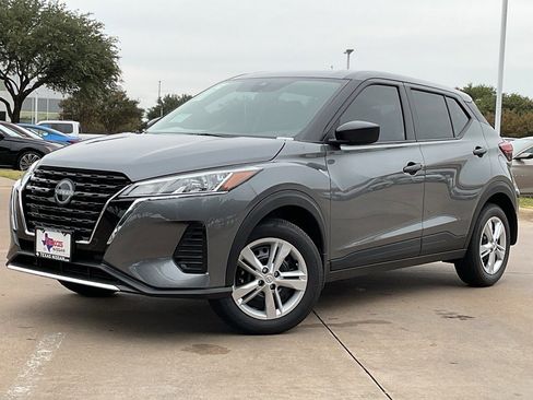 New 2025 Nissan Kicks Play S image 2