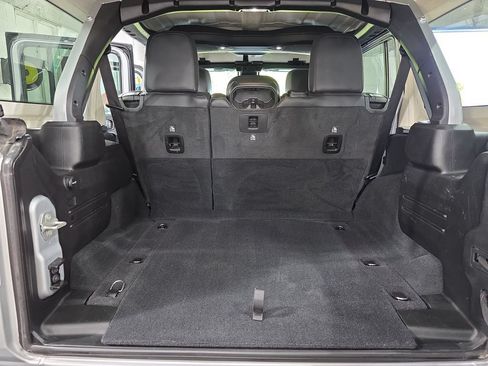 Used 2024 Jeep Wrangler Unlimited Rubicon w/ Convenience Group AWD/4WD image 12