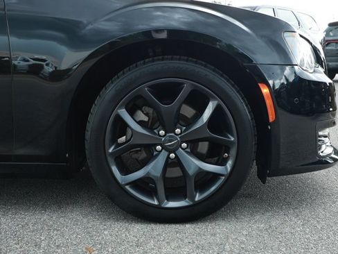 Used 2023 Chrysler 300 S w/ Comfort Group RWD image 5
