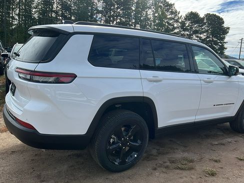 New 2025 Jeep Grand Cherokee L Altitude image 8