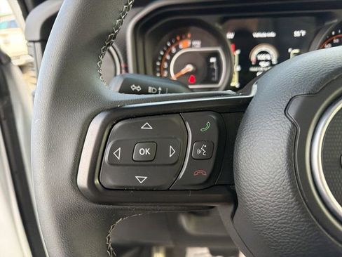 Used 2025 Jeep Wrangler Unlimited Rubicon AWD/4WD image 19