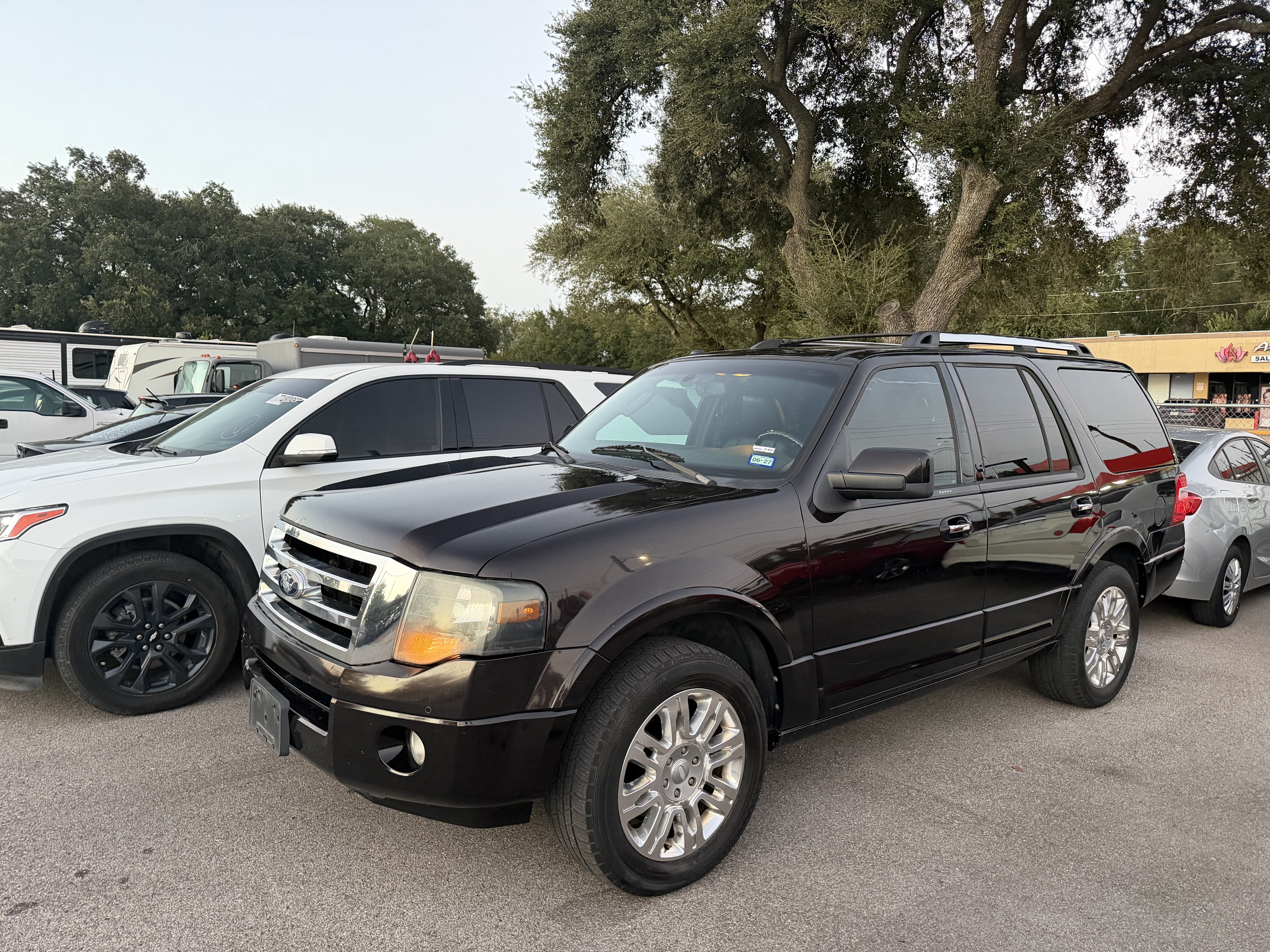 Used 2013 Ford Expedition Limited RWD image 24