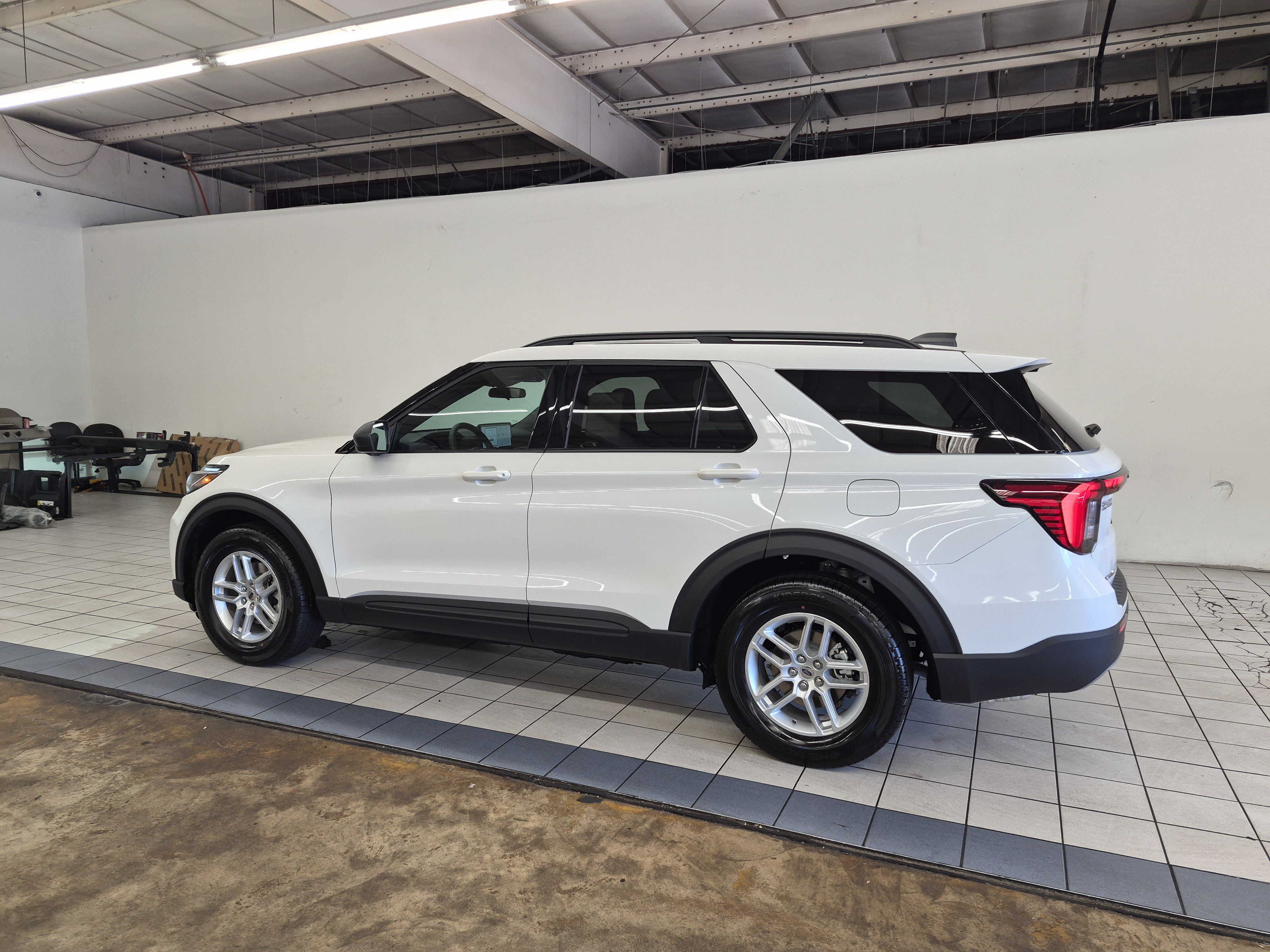 New 2027 Ford Explorer Active w/ Active Comfort Package RWD image 4