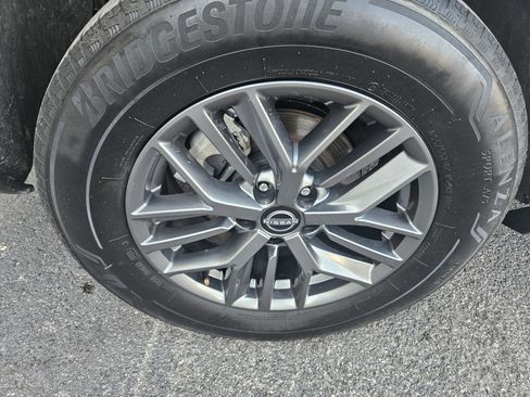 Used 2023 Nissan Rogue S image 28