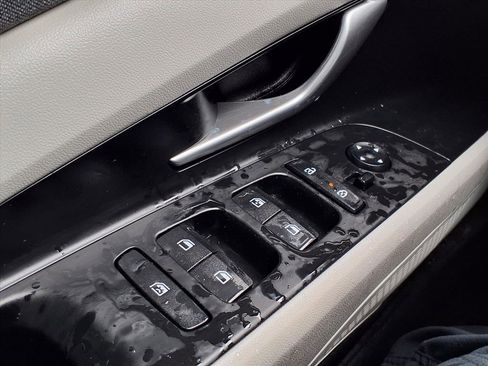 Used 2022 Hyundai Elantra Limited image 13