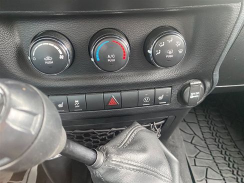 Used 2013 Jeep Wrangler Unlimited Sahara w/ Connectivity Group AWD/4WD image 16