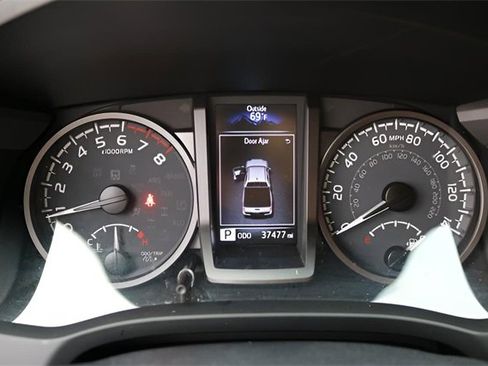 Used 2023 Toyota Tacoma TRD Off-Road image 23