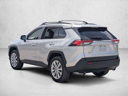 Used 2022 Toyota RAV4 XLE Premium AWD/4WD image 7