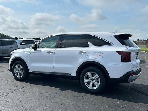 New 2025 Kia Sorento LX image 7