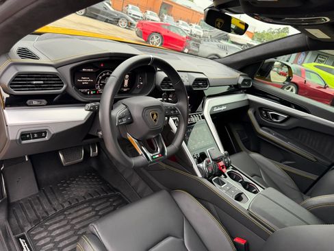 Used 2022 Lamborghini Urus AWD/4WD image 21