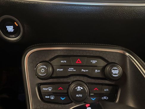 Used 2018 Dodge Challenger GT w/ Driver Convenience Group image 21