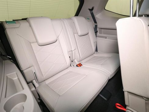 New 2026 Volkswagen Atlas SE image 16